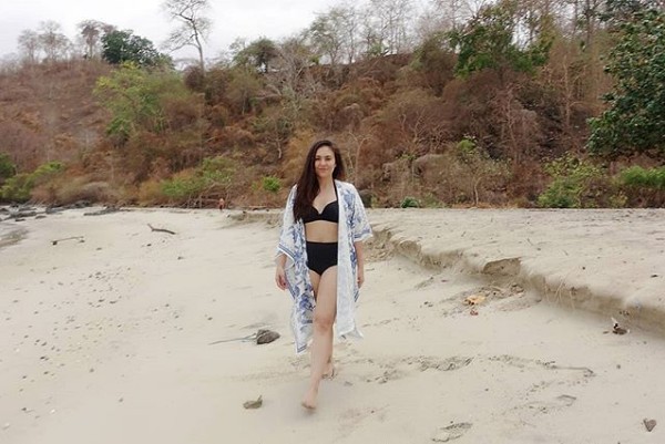 Detail Foto Artis Indonesia Liburan Di Pantai Nomer 40