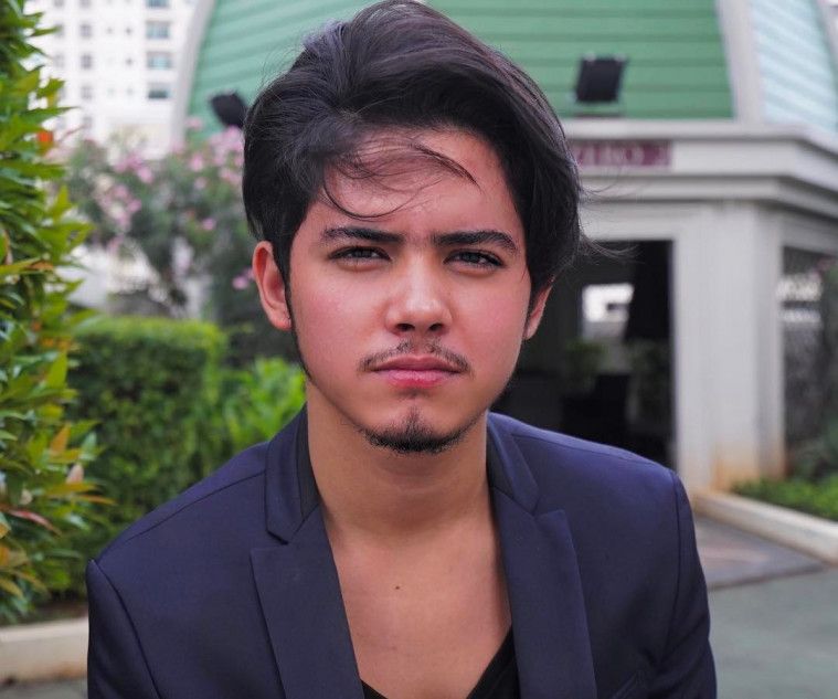 Detail Foto Artis Indonesia Paling Ganteng Nomer 31