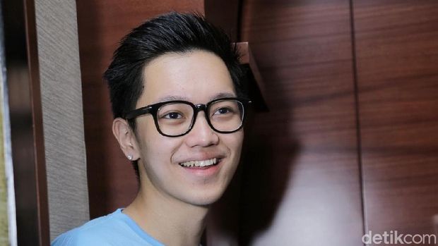 Detail Foto Artis Laki Laki Nomer 47