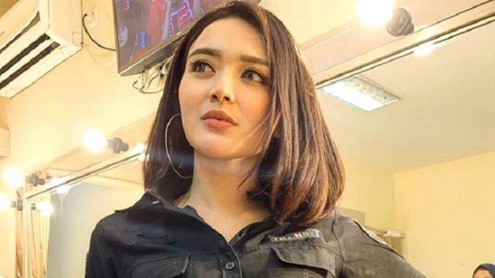 Detail Foto Artis Perempuan Nomer 55