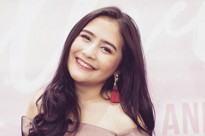 Detail Foto Artis Prilly Nomer 2