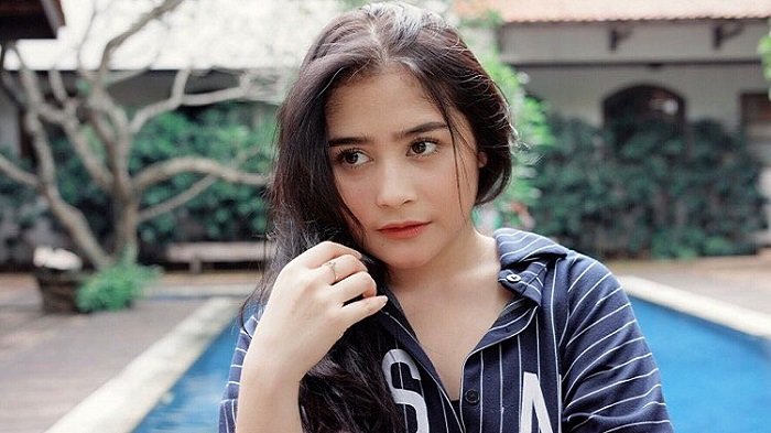 Detail Foto Artis Prilly Nomer 17