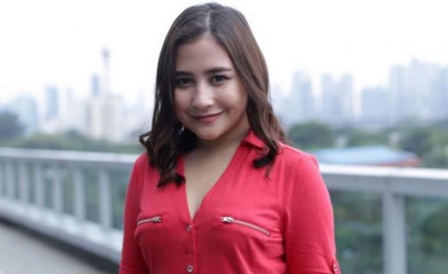 Detail Foto Artis Prilly Nomer 19