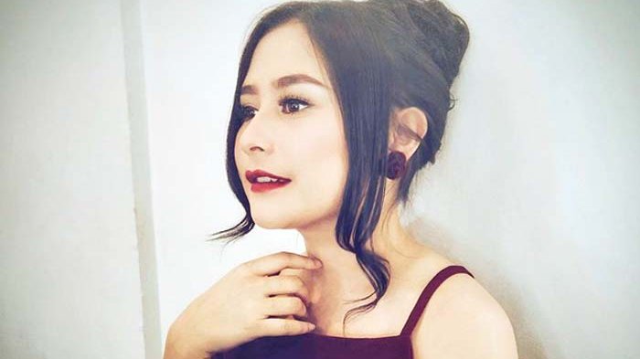 Detail Foto Artis Prilly Nomer 21