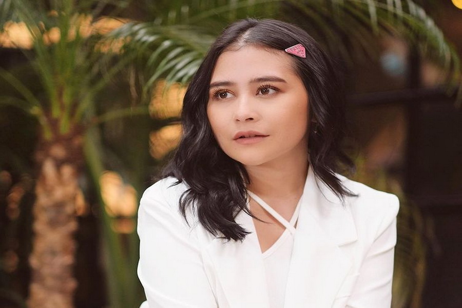 Detail Foto Artis Prilly Nomer 32