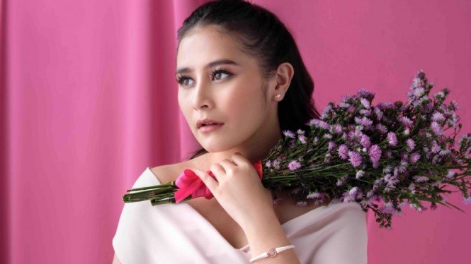 Detail Foto Artis Prilly Nomer 42