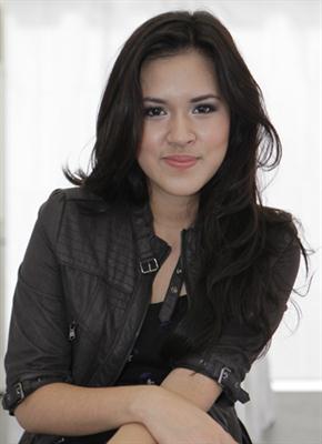 Detail Foto Artis Raisa Nomer 17