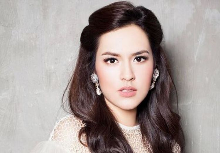 Detail Foto Artis Raisa Nomer 3