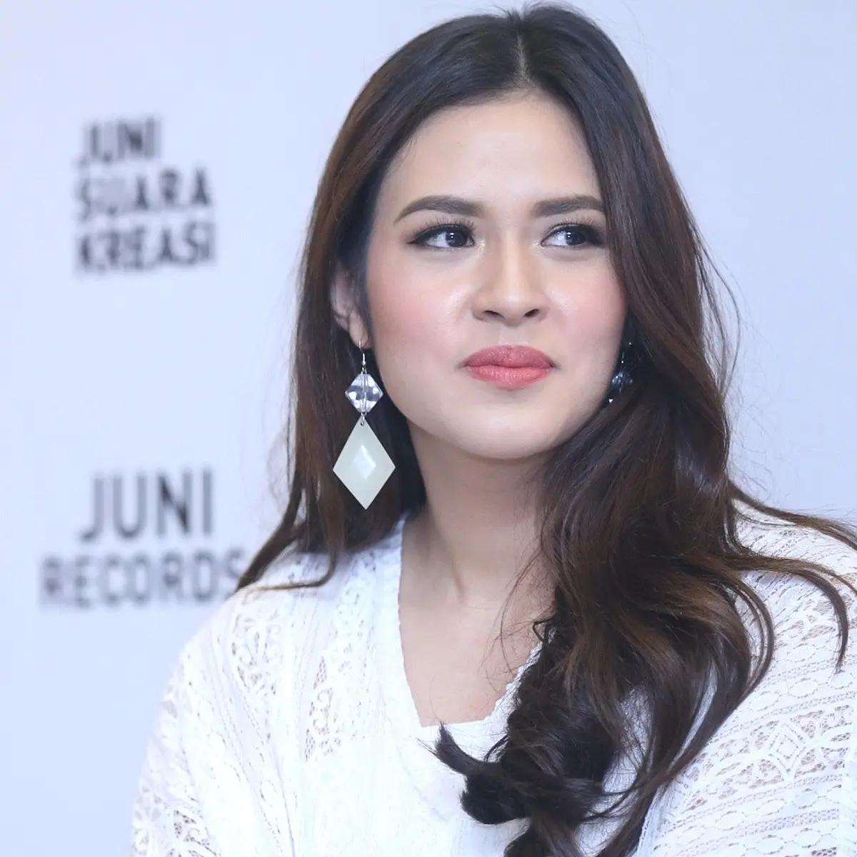 Detail Foto Artis Raisa Nomer 48