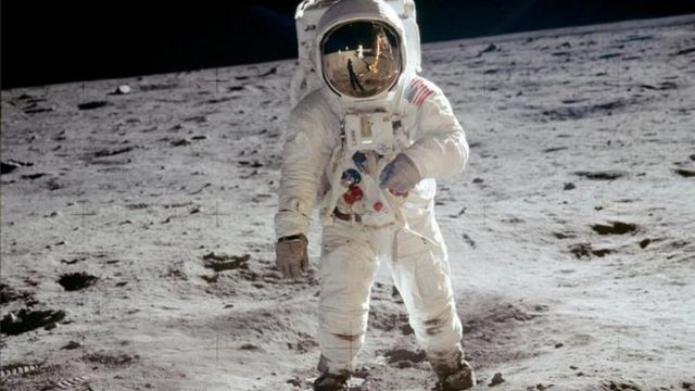 Foto Astronot Di Bulan - KibrisPDR