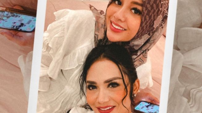 Foto Aurel Dan Krisdayanti - KibrisPDR