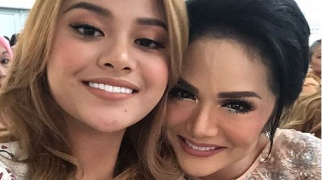 Detail Foto Aurel Dan Krisdayanti Nomer 17