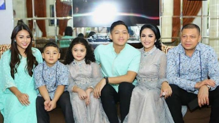 Detail Foto Aurel Dan Krisdayanti Nomer 3