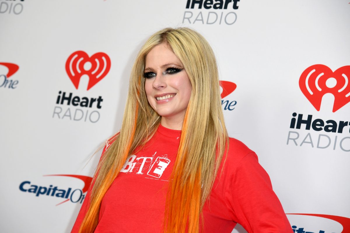 Download Foto Avril Lavigne Nomer 23