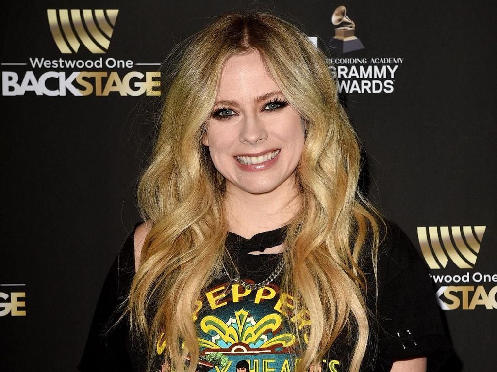 Foto Avril Lavigne Terbaru - KibrisPDR