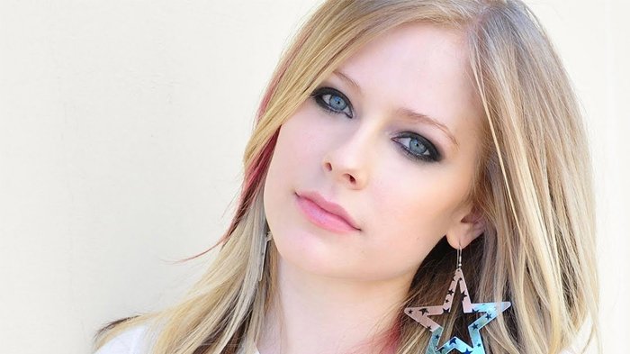 Detail Foto Avril Lavigne Terbaru Nomer 2