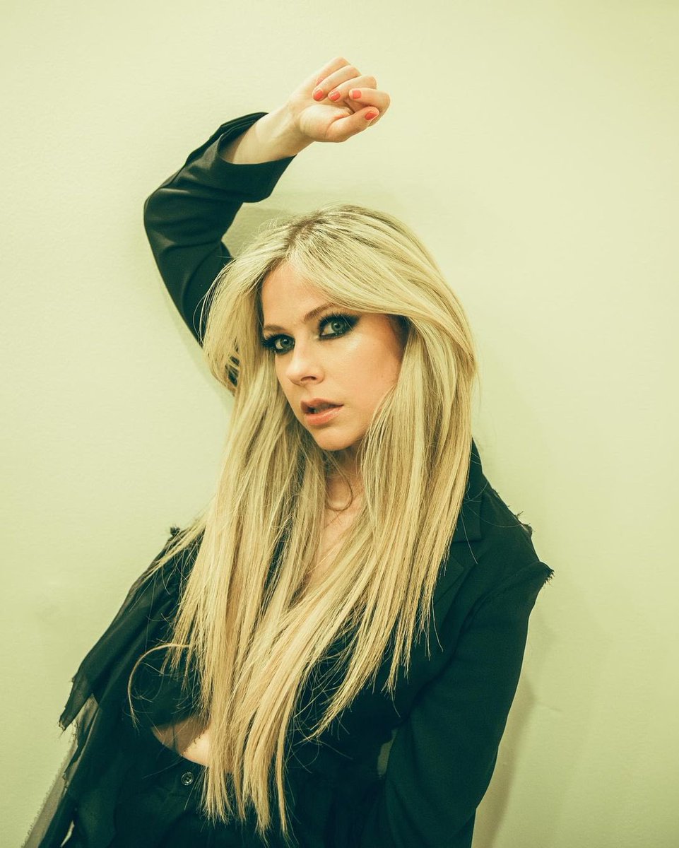 Detail Foto Avril Lavigne Terbaru Nomer 7