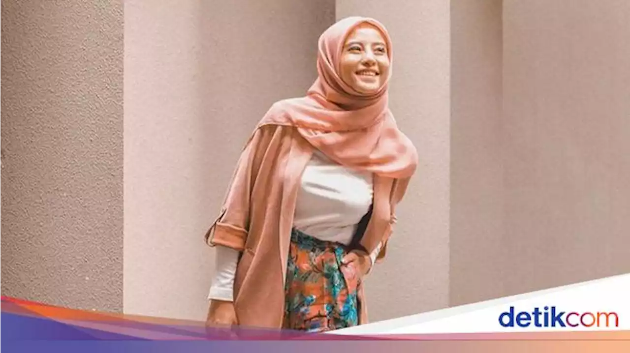 Detail Foto Awkarin Berhijab Nomer 48