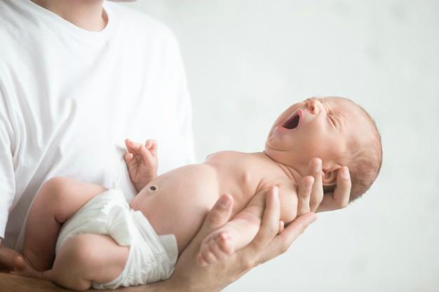 Detail Foto Ayah Gendong Bayi Nomer 16