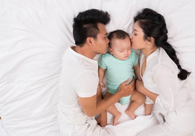 Detail Foto Ayah Ibu Dan Bayi Nomer 17