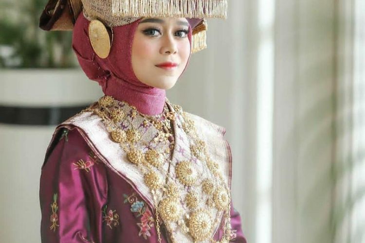 Detail Foto Baju Adat Sumatera Barat Nomer 32