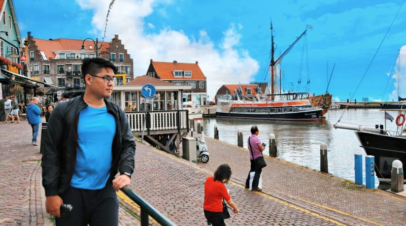 Detail Foto Baju Belanda Di Volendam Nomer 28