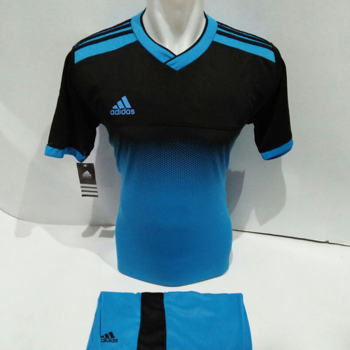 Detail Foto Baju Bola Nomer 33