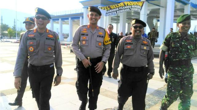 Detail Foto Baju Polisi Nomer 10