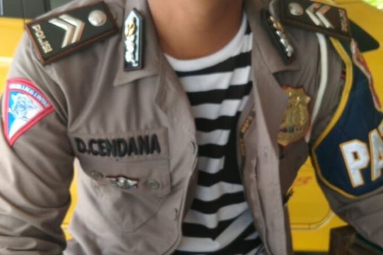 Detail Foto Baju Polisi Nomer 11