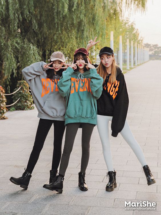 Detail Baju Kapelan Sama Sahabat Perempuan Nomer 19
