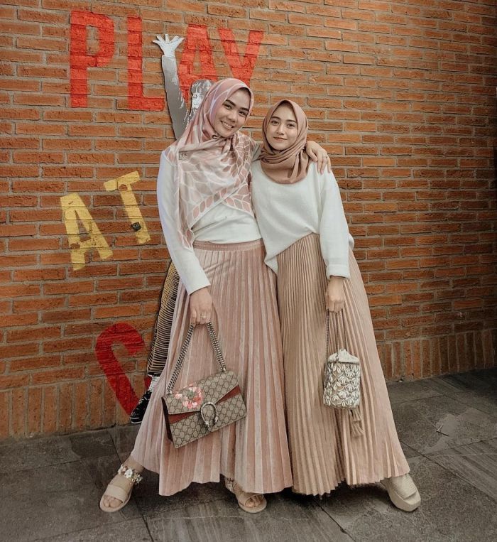 Detail Baju Kapelan Sama Sahabat Perempuan Nomer 58