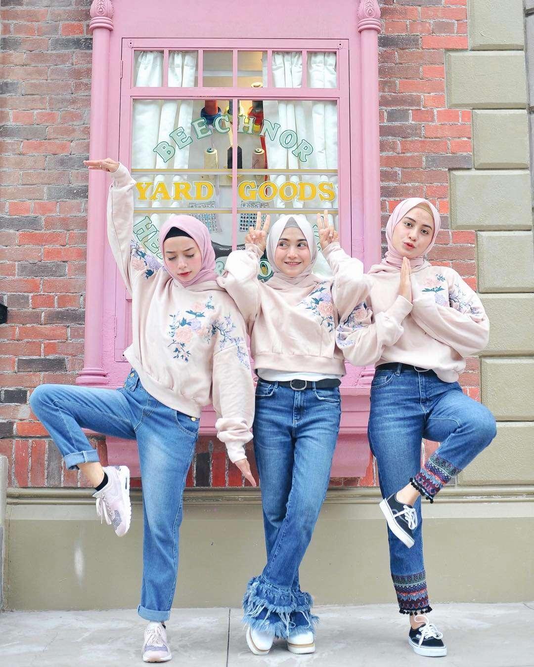 Detail Baju Kapelan Sama Sahabat Perempuan Nomer 10