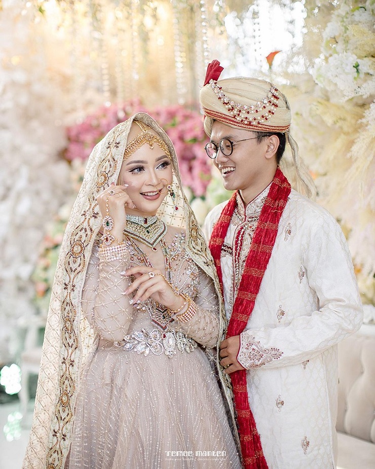 Detail Baju Pengantin Muslimah Mewah Nomer 30