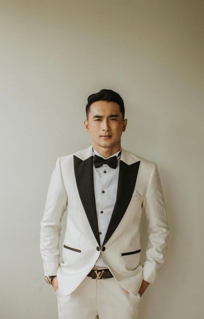 Detail Baju Pengantin Pria Putih Nomer 9