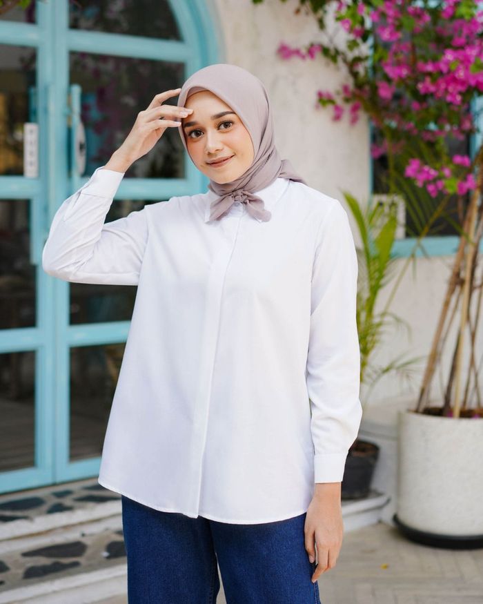 Detail Baju Putih Wanita Nomer 47