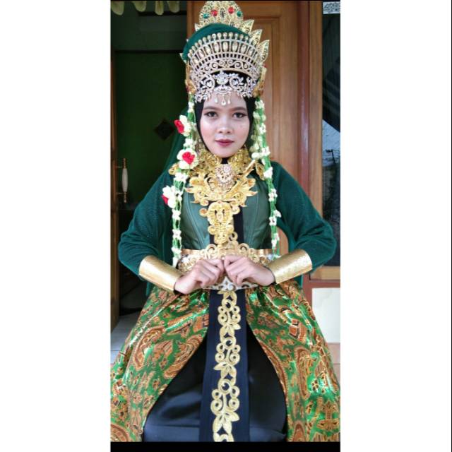 Detail Baju Tari Tradisional Nomer 3