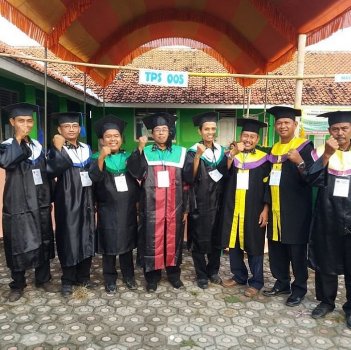 Detail Baju Wisuda Laki Laki Nomer 16