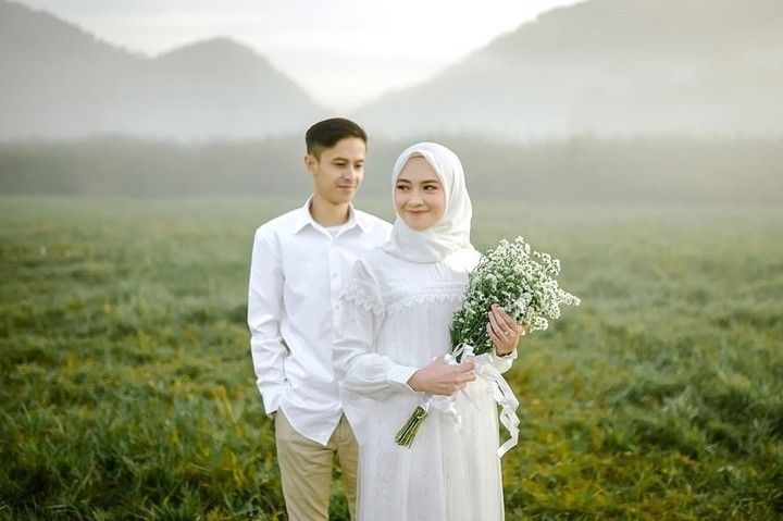 Detail Baju Yang Cocok Untuk Prewedding Outdoor Nomer 8