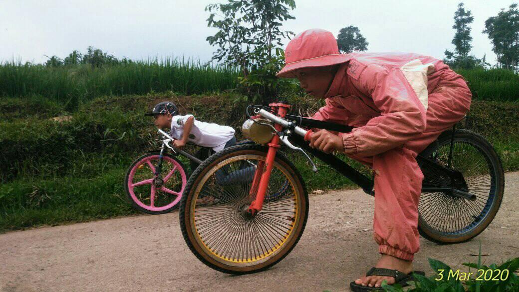 Detail Balap Sepeda Drag Nomer 11