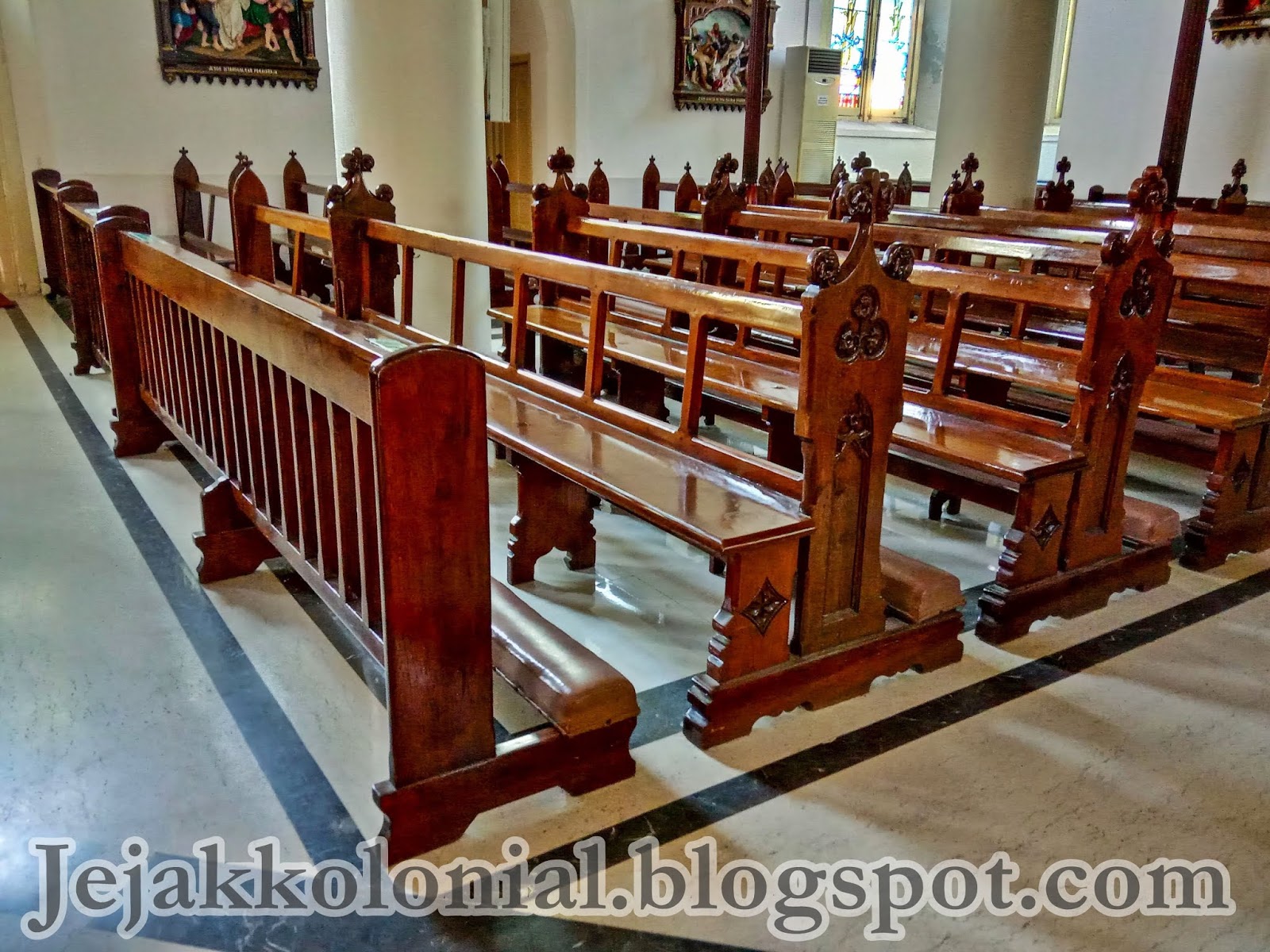 Detail Bangku Gereja Katolik Nomer 37