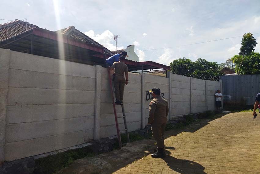 Detail Bangun Tembok Belakang Rumah Nomer 9