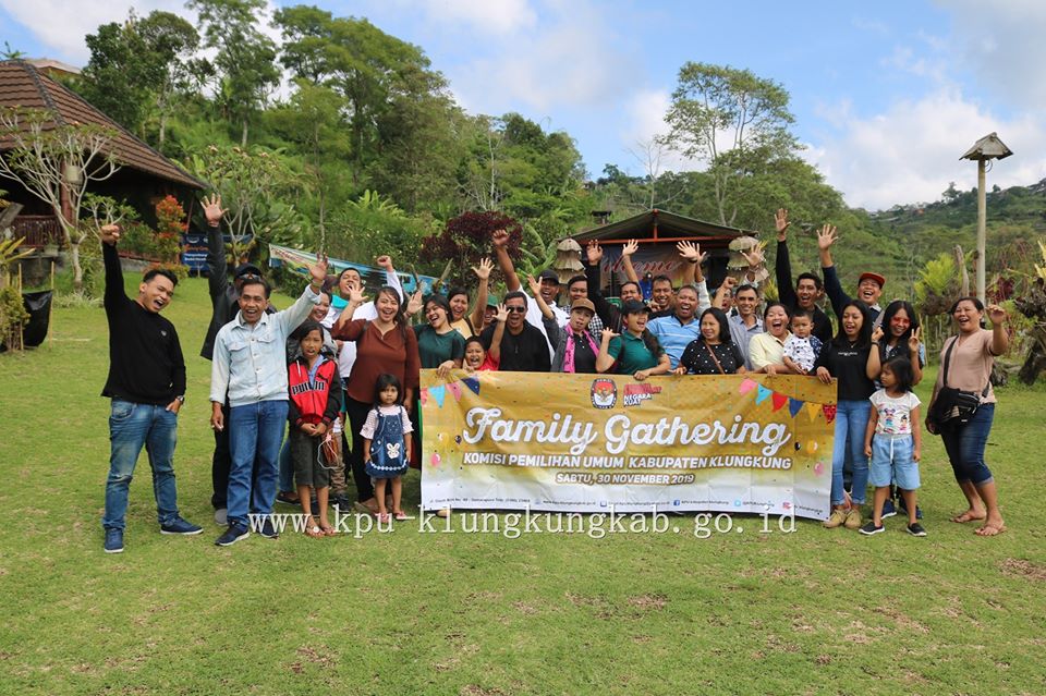 Detail Banner Family Gathering Nomer 24