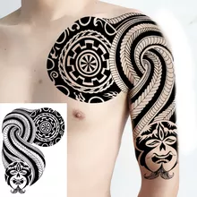 Detail Schulter Tattoo Mann Nomer 24