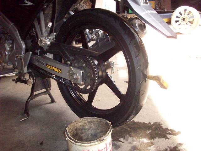 Detail Foto Ban Motor Bocor Di Bengkel Nomer 37