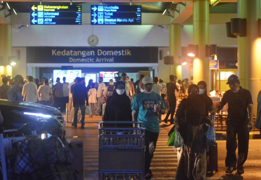 Detail Foto Bandara Soekarno Hatta Malam Hari Nomer 9