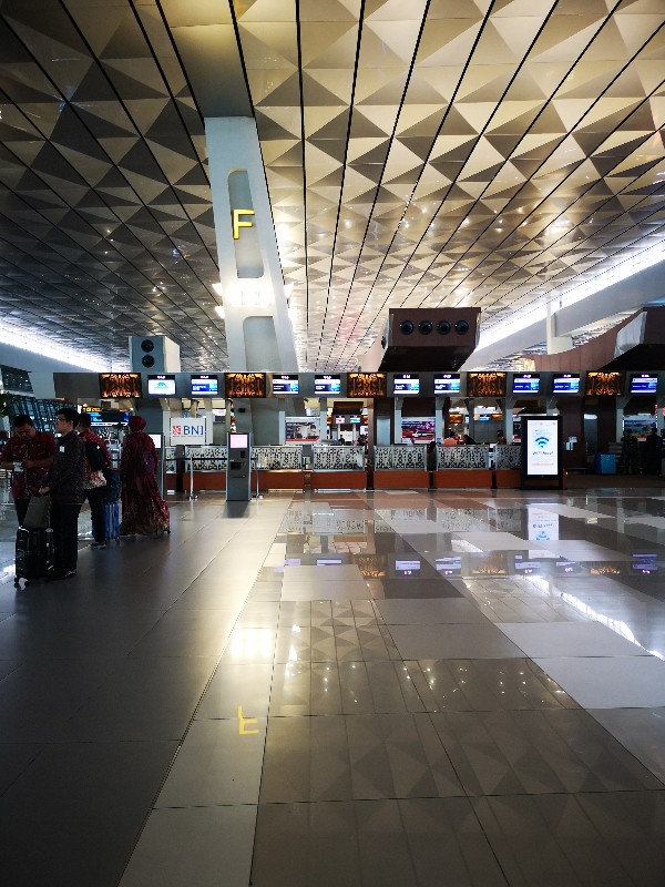 Detail Foto Bandara Soekarno Hatta Malam Hari Nomer 21