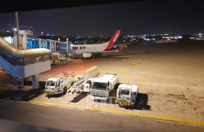 Detail Foto Bandara Soekarno Hatta Malam Hari Nomer 22