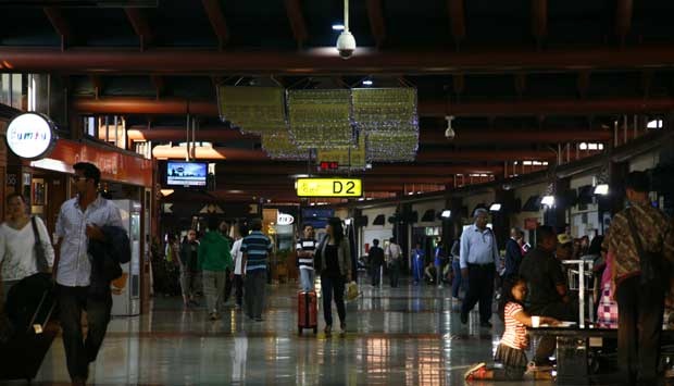 Detail Foto Bandara Soekarno Hatta Malam Hari Nomer 24