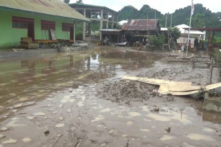 Detail Foto Banjir Bandang Nomer 7