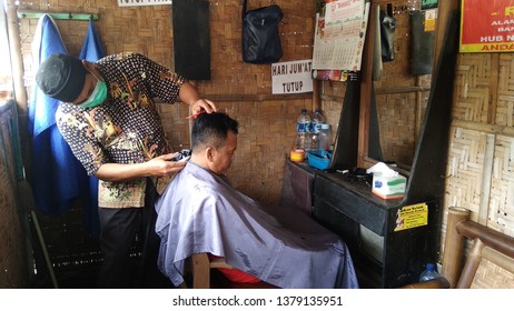 Detail Foto Barbershop Indonesia Nomer 41